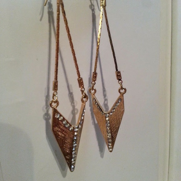 Arrowhead shape Goldtone rhinestone Nickle Free dangle earrings 3" - Picture 4 of 4